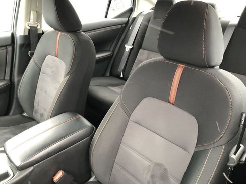 Used 2025 Nissan Sentra SR FWD image 12