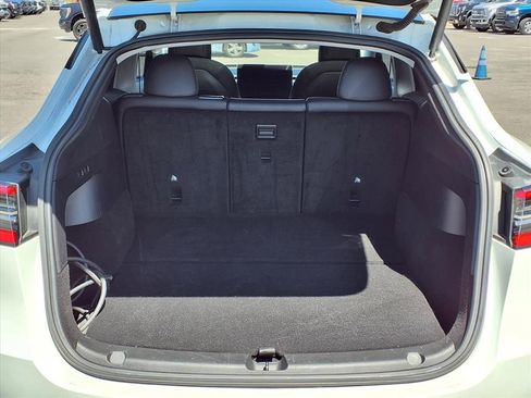 Used 2021 Tesla Model Y Standard Range image 18