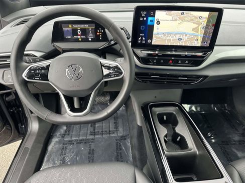 Used 2023 Volkswagen ID.4 Pro S Plus image 9