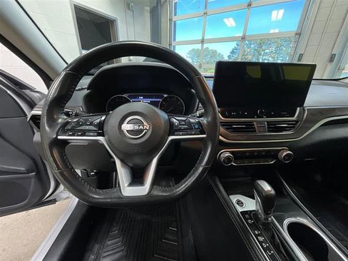 Used 2024 Nissan Altima 2.5 SV w/ SV Premium Package AWD/4WD image 14