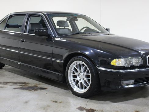 Used 2001 BMW 740iL RWD image 2