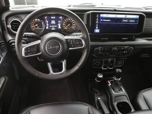 Used 2024 Jeep Wrangler Sahara image 12