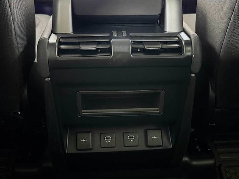 Certified 2022 Land Rover Defender 110 image 22