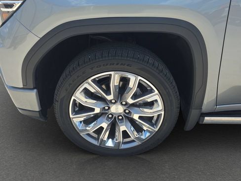 Used 2024 GMC Sierra 1500 Denali AWD/4WD image 4