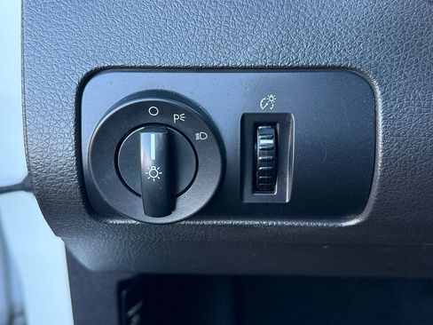 Used 2006 Ford Mustang V6 image 25