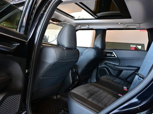 Used 2024 Mitsubishi Outlander SE Black Edition AWD/4WD image 19