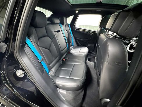 Used 2026 Porsche Macan AWD/4WD image 31