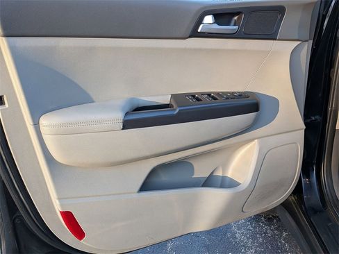 Used 2018 Kia Sportage LX image 9