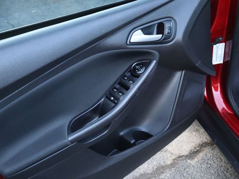 Used 2017 Ford Focus SEL image 14