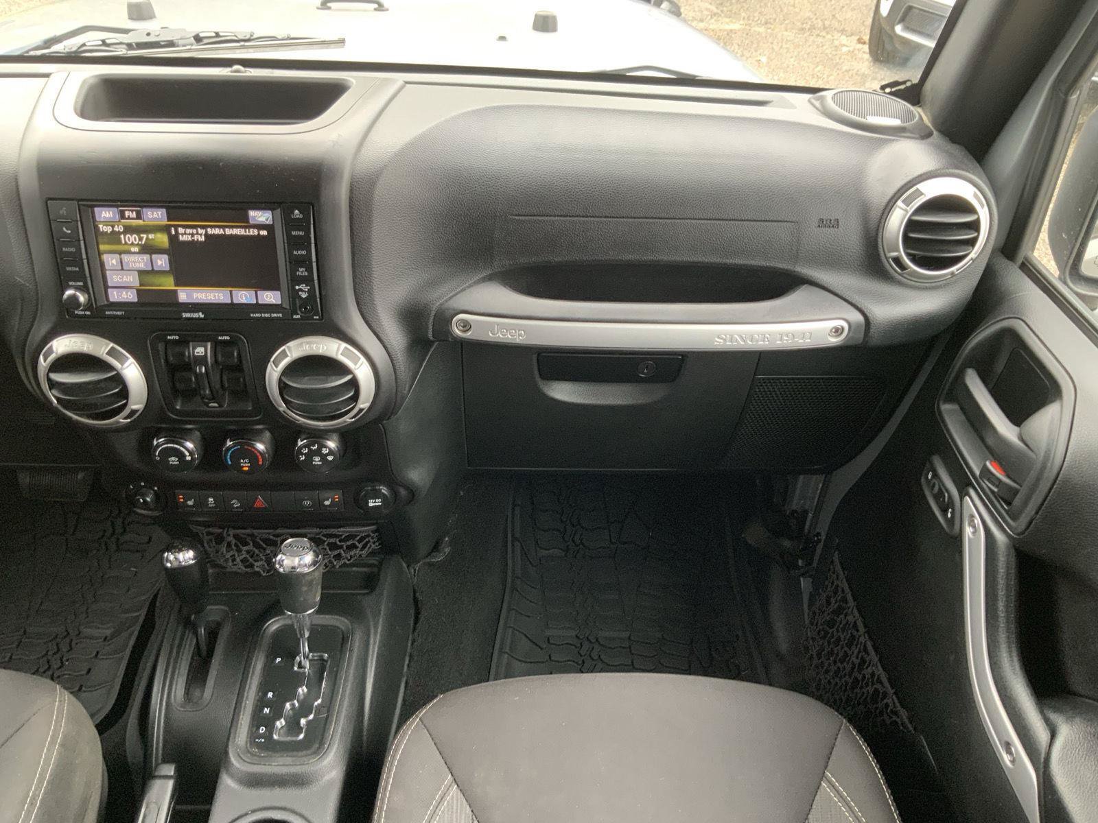 Used 2017 Jeep Wrangler Unlimited Rubicon w/ Cold Weather Group AWD/4WD image 50