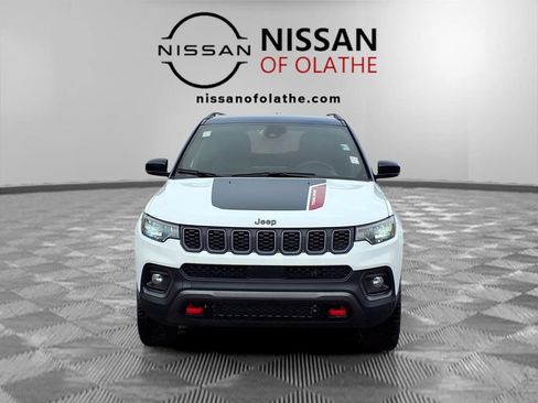 Used 2025 Jeep Compass Trailhawk AWD/4WD image 31