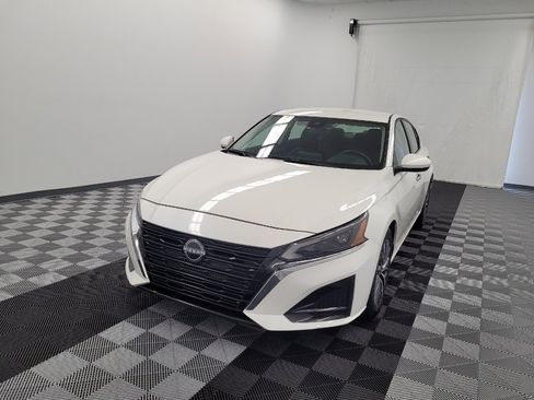 Used 2023 Nissan Altima 2.5 SV FWD image 15