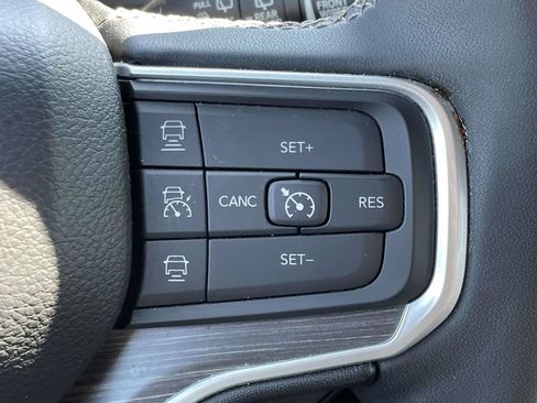 Certified 2024 Jeep Wagoneer L Series II AWD/4WD image 33