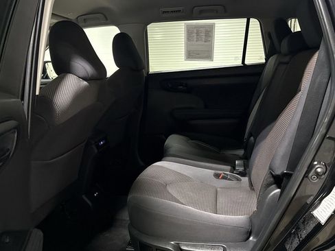Used 2024 Toyota Highlander LE FWD image 22