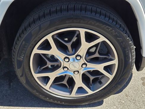 Used 2018 Jeep Grand Cherokee Limited image 9