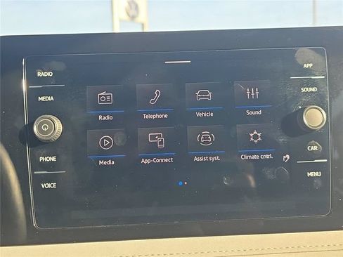 Used 2025 Volkswagen Taos SE FWD image 17