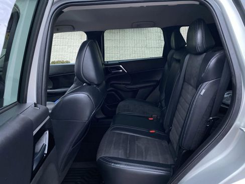 Used 2022 Mitsubishi Outlander SE image 17