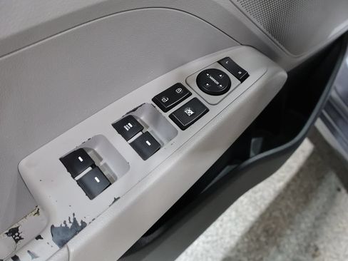 Used 2019 Hyundai Elantra SE FWD image 13