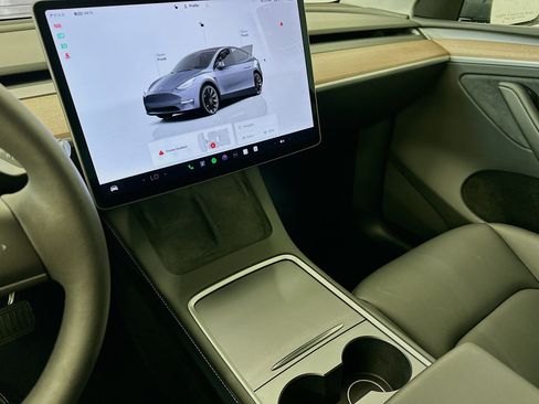 Used 2023 Tesla Model Y Long Range AWD/4WD image 25