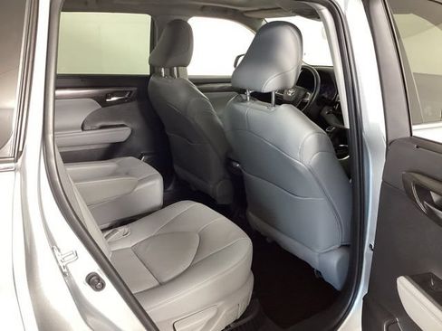 Used 2024 Toyota Highlander Platinum AWD/4WD image 41