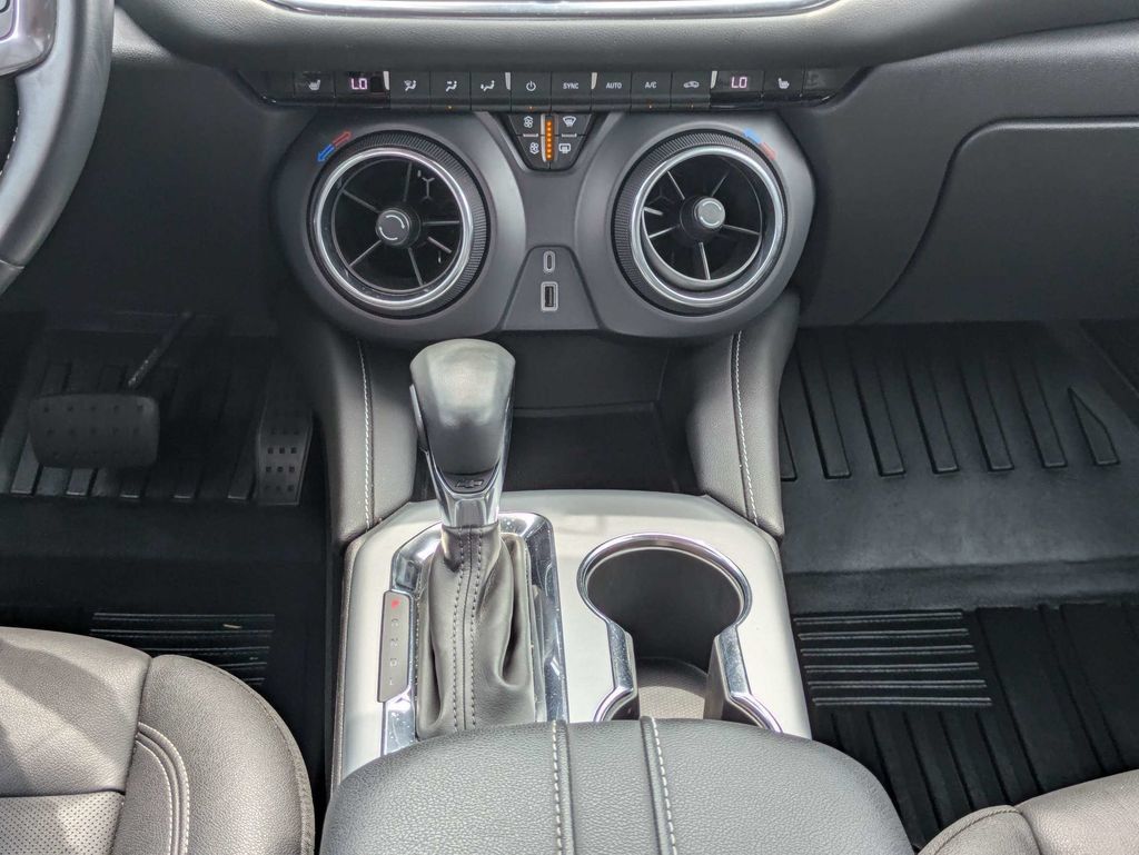Used 2024 Chevrolet Blazer LT w/ Midnight/Sport Edition FWD image 20