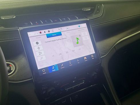 Used 2024 Jeep Grand Cherokee L Limited w/ Black Appearance Package image 17