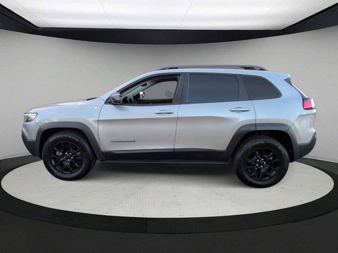 Used 2019 Jeep Cherokee Trailhawk image 5
