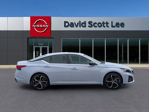 New 2025 Nissan Altima 2.5 SR w/ SR Premium Package image 4