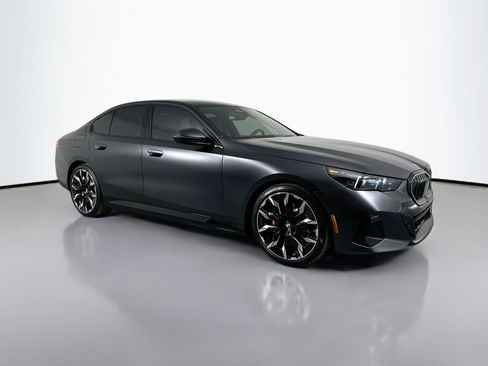 New 2026 BMW 550e xDrive w/ Executive Package image 3