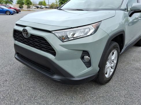 Used 2019 Toyota RAV4 XLE w/ Convenience Package FWD image 9
