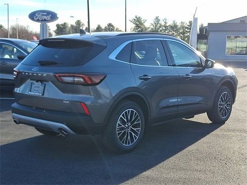 New 2026 Ford Escape SE image 3