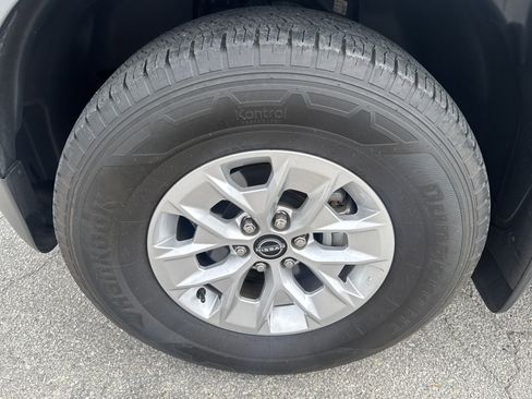 Used 2024 Nissan Frontier SV w/ Technology Package image 9