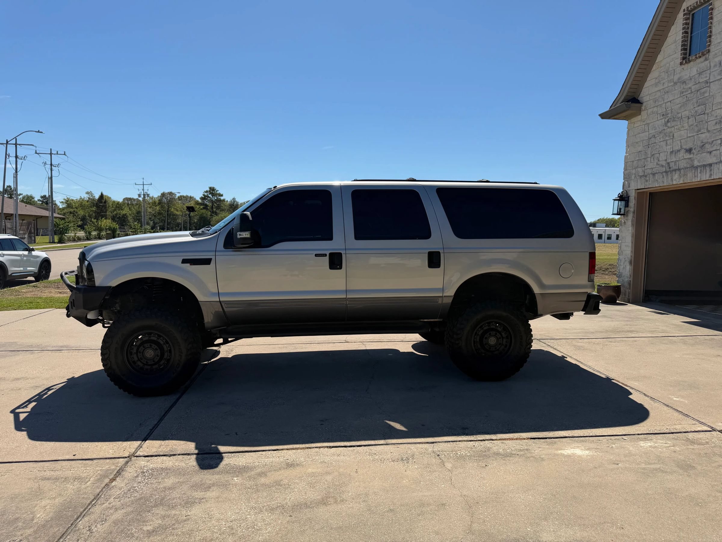 Used 2004 Ford Excursion XLT AWD/4WD image 5