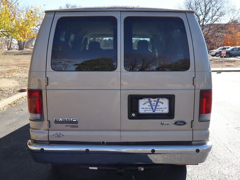 Used 2009 Ford E-350 and Econoline 350 Super Duty Wagon image 6