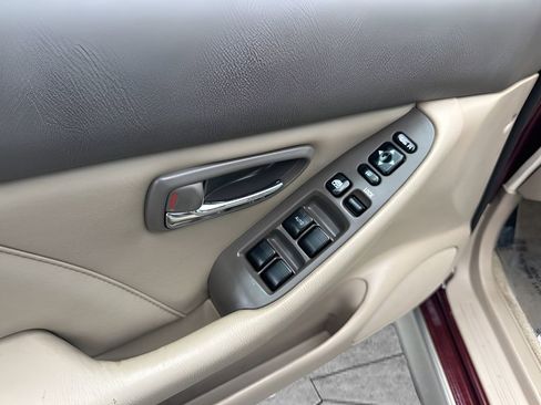 Used 2001 Subaru Outback Limited image 21