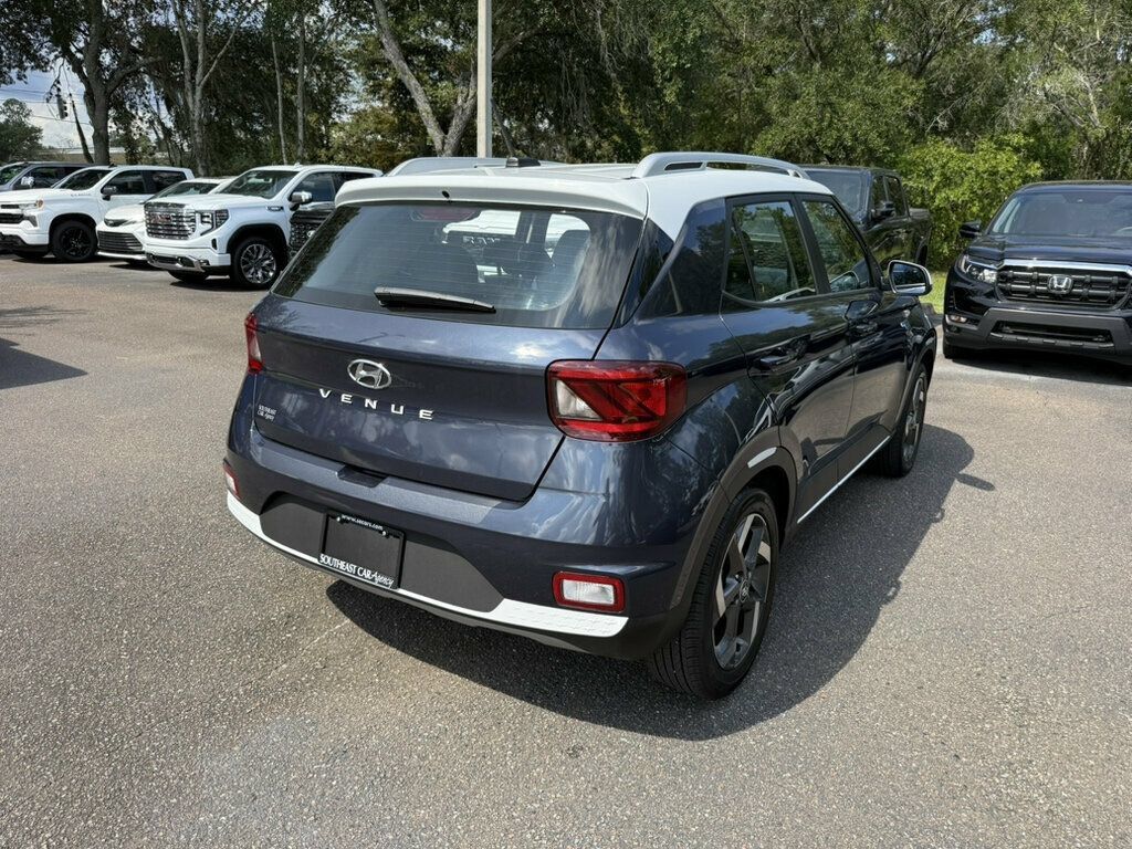 Used 2026 Hyundai Venue SEL FWD image 10