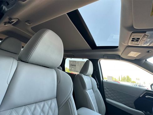 New 2025 Mitsubishi Outlander SEL image 18
