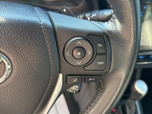 Used 2018 Toyota Corolla SE w/ SE Premium Package image 19