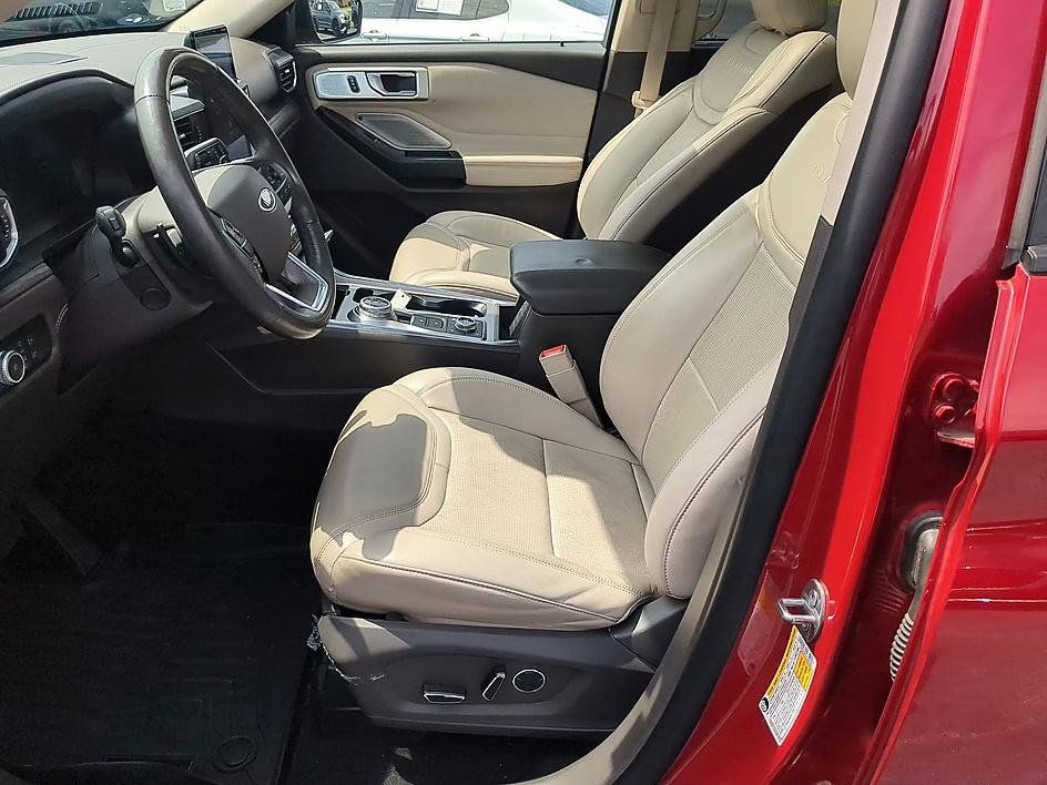 Used 2020 Ford Explorer Platinum w/ Premium Technology Package AWD/4WD image 17