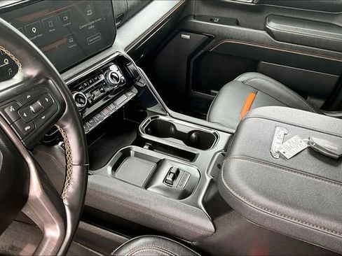 Used 2024 GMC Sierra 2500 AT4 w/ AT4 Preferred Package AWD/4WD image 13