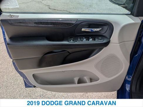Used 2019 Dodge Grand Caravan SE w/ UConnect Hands-Free Group image 12