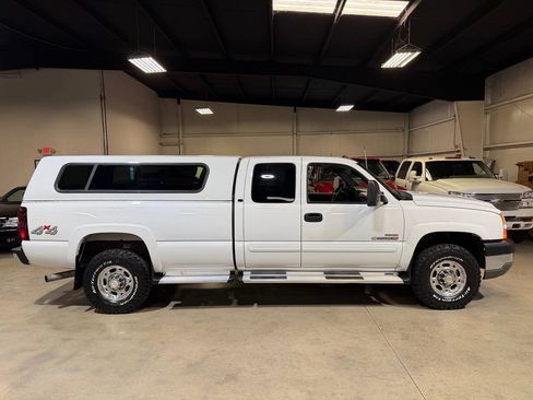 Used 2005 Chevrolet Silverado 2500 LT w/ Heavy-Duty Power Package AWD/4WD image 8