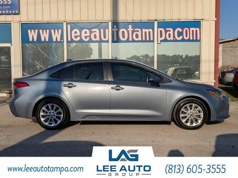 Used 2021 Toyota Corolla LE w/ LE Convenience Package image 2