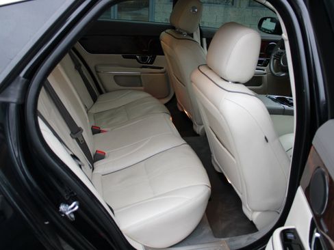 Used 2017 Jaguar XJ R-Sport image 19