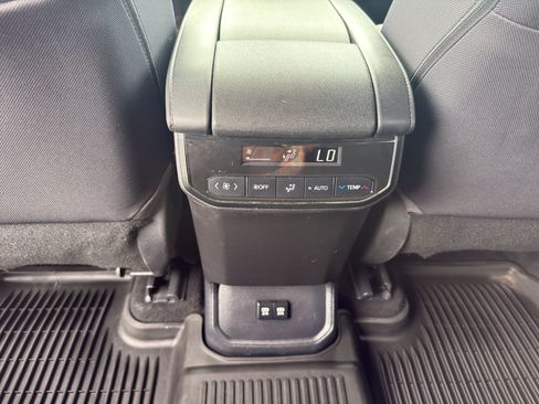 Used 2020 Toyota Highlander LE AWD/4WD image 32