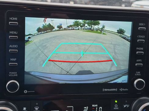 Used 2021 Toyota Highlander XLE image 16