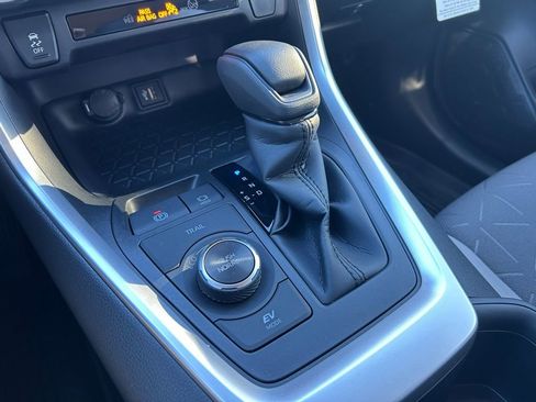 Used 2025 Toyota RAV4 XLE image 24