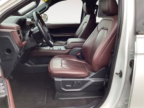 Used 2023 Ford Expedition Limited image 9