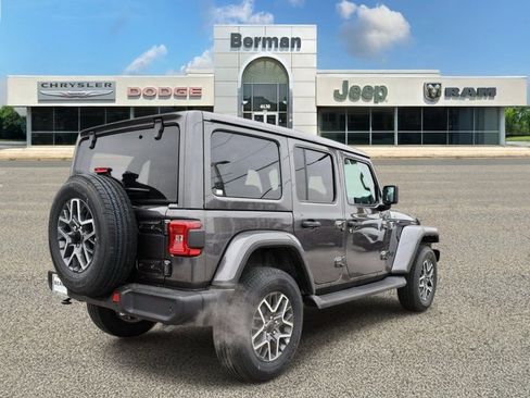 Used 2026 Jeep Wrangler Unlimited Sahara AWD/4WD image 8