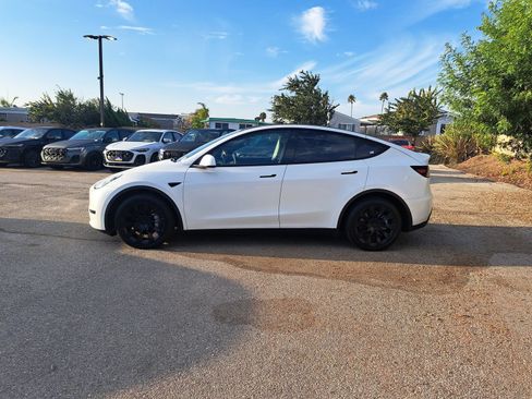 Used 2022 Tesla Model Y Long Range AWD/4WD image 8